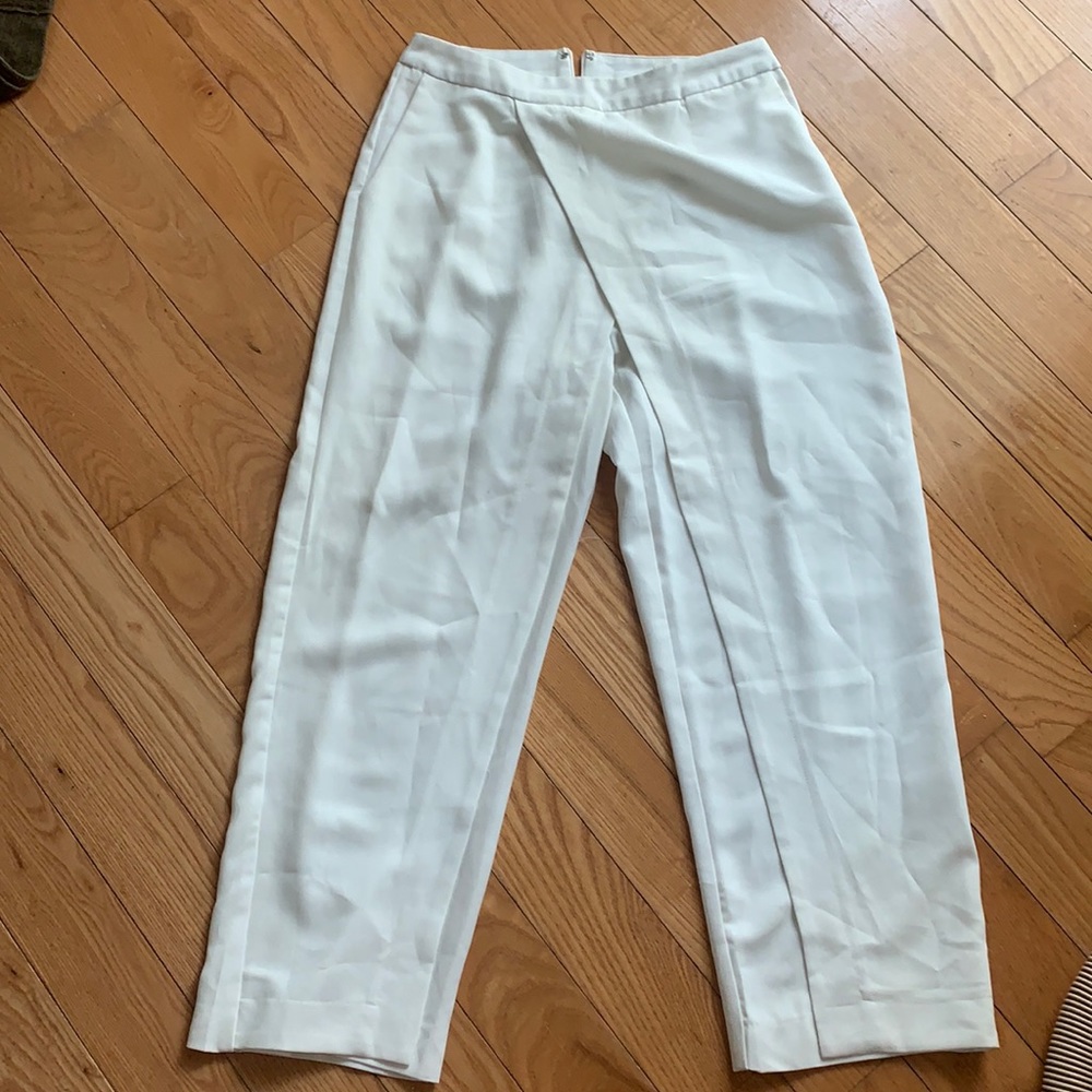 Nice white dress pants for woman.